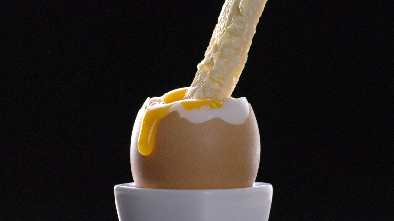 L’œuf de retour en télé cet été : « l’œuf, tous les jours il nous bluffe »