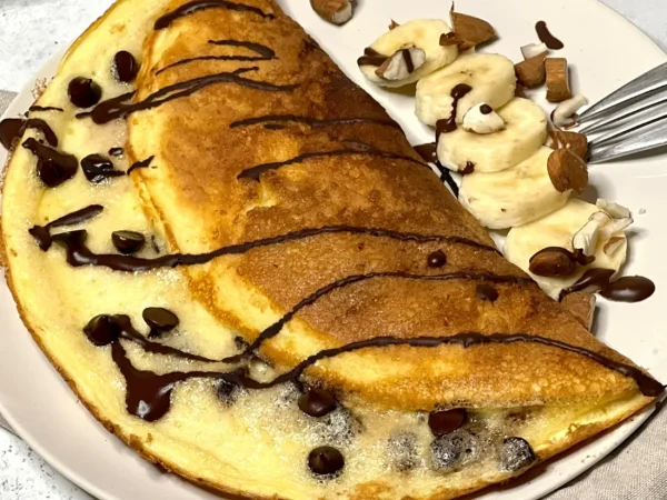 Omelette chocolat, bananes et noix