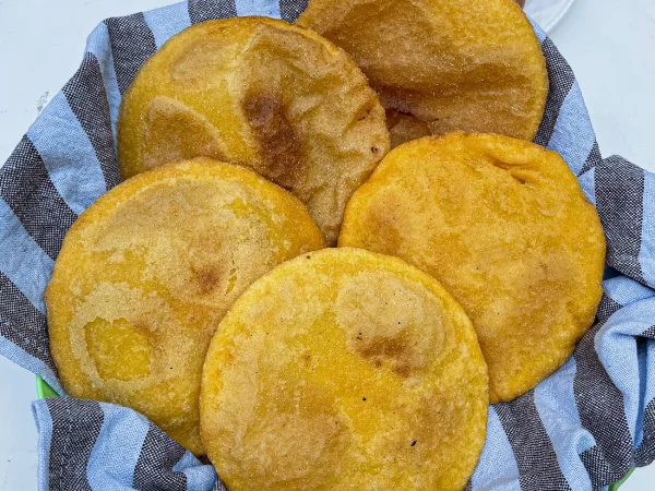 Arepas aux œufs