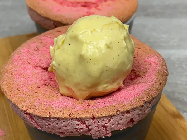 Soufflé aux pralines roses