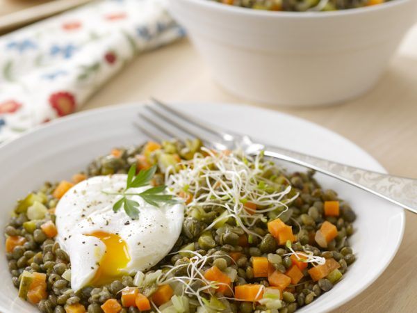 La salade de lentilles aux œufs pochés