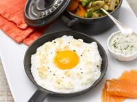 Vu dans le Best of du magazine Gourmand, des idées recettes originales d'oeufs avec du saumon !