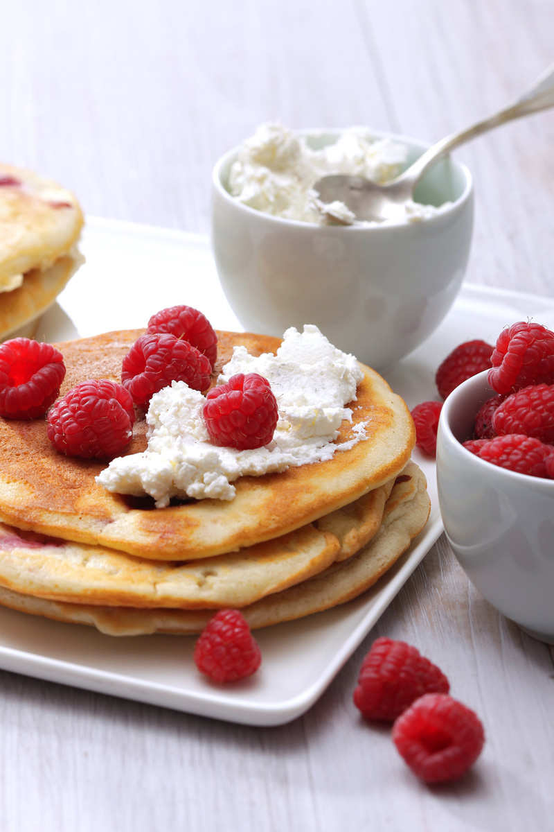 Pancakes aux framboises, crèmes fouettée à la vanille - CNPO - Adocom-RP