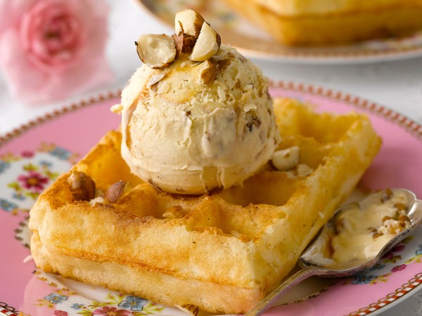 Gaufre et glace à la noisette maison