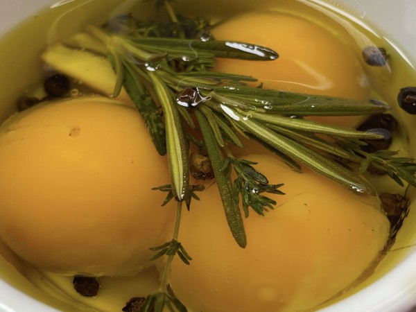 Jaunes d&rsquo;œufs confits à l&rsquo;huile d&rsquo;olive