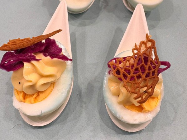 Œufs durs mayo et pickles de chou rouge