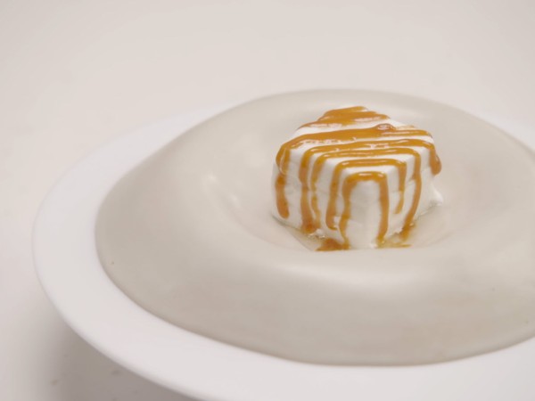 Les Œufs de France à l’honneur dans Top Chef : une île flottante revisitée, cœur coulant de topinambour et caramel fumé