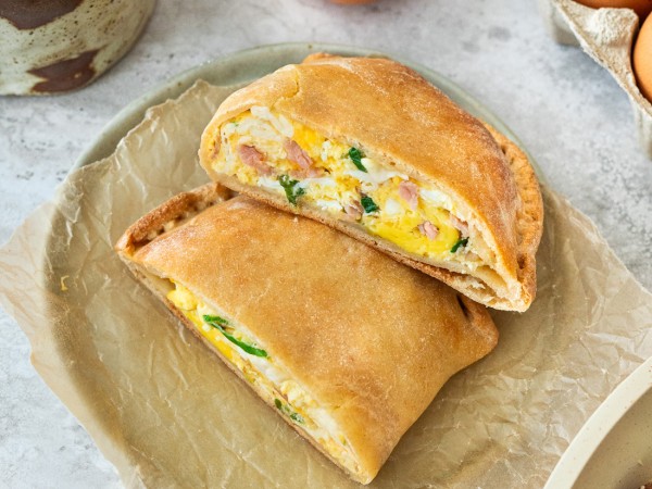 Empanadas aux œufs brouillés